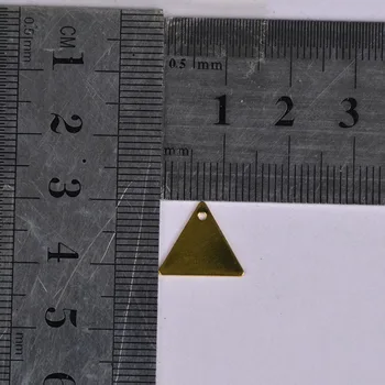 20pcs/masse på 13,16*0.55 mm kobber Trekant Vedhæng i guld farve Charme Europæisk Charme resultater For Kæde Armbånd DIY Smykker