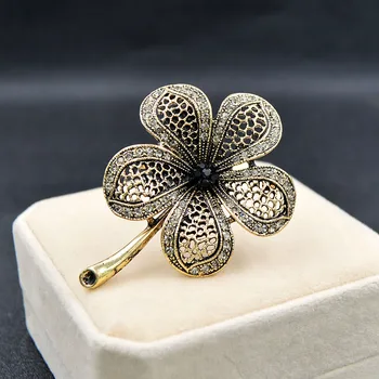 CINDY XIANG Rhinestone Hule-out Blomst Brocher For Kvinder Vintage Elegante Pin 2 Farver Vinter Smykker