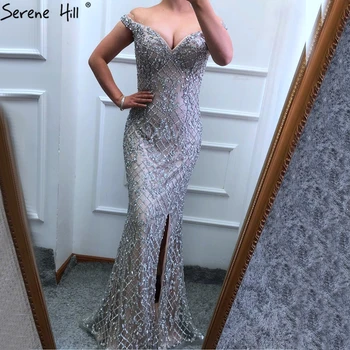 Sølv Off Skulder Split Luxury Mermaid Aften Kjoler 2020 Diamant Perlebesat Mode Aften Kjoler Serene Hill LA6653