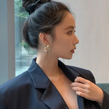 Koreansk hot salg af fashion smykker twisted metal guld runde hoop øreringe er moderne kvinder, catwalk, shopping øreringe