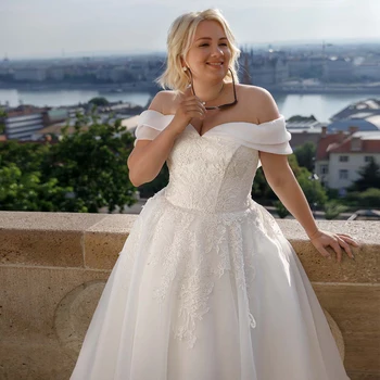 Plus Størrelse A-line Wedding Dress 2021 Elegante Kæreste Off-the-skulder Domstol Tog Brude Kjoler med Applikeret